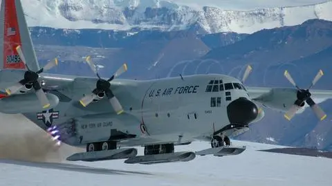 Naukowcy uwięzieni na Antarktydzie. Na pomoc leci US Air Force