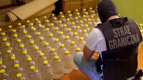 Funkcjonariusze zabezpieczyli łącznie prawie 2 tysiące litrów alkoholu