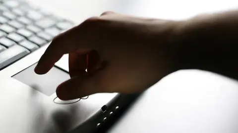Londyn chce skończyć z oszczerstwami w internecie