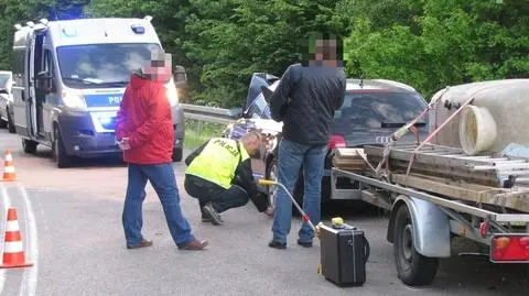 Motocyklista zderzył się z audi. 
"Wyprzedzał innego, stracił panowanie"