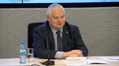The NBP president Adam Glapiński doesn't want to reveal how his co-worker from the marketing department makes every month, saying the he is forbidden by law