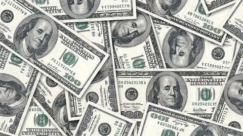 Wyprali 100 mln dolarów