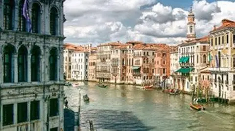 Wenecja jednak osiada. I przechyla się na wschód