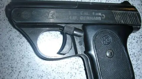 Przyniósł do szkoły pistolet taty
