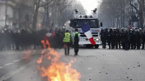 Dziesiątki tysięcy osób na protestach "żółtych kamizelek"