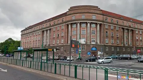 Poznań. Pacjentka wracała ze szpitala pieszo w samej piżamie