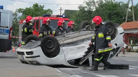Dachowanie na Kuźnikach. Trzy osoby ranne