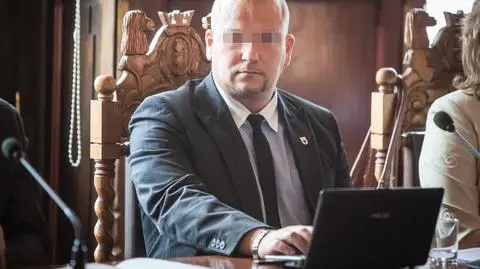 Radny prowadził po alkoholu? "Zachowywał się dziwnie, tracił równowagę, podnosił się z trudem"