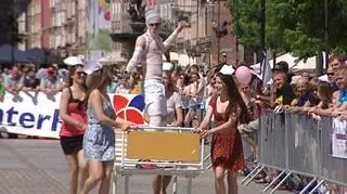Studenci ścigają się na szpitalnych łóżkach