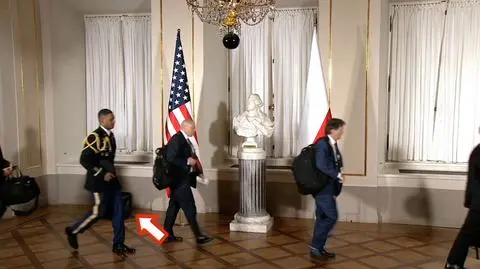 Atomowa walizka przed kamerami