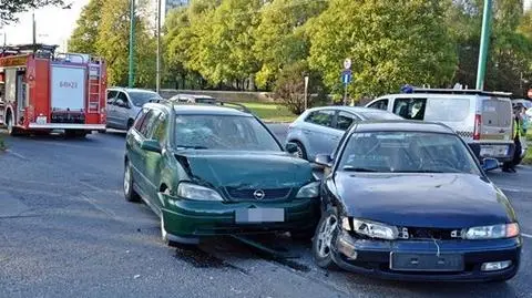 Pijany i bez prawa jazdy wiózł 6-letnią córkę, spowodował kolizję