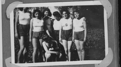 Pracowały i odpoczywały tuż przy obozie w Stutthofie. Młode Niemki na zdjęciach z 1942 roku