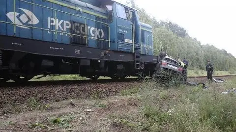Pociąg zderzył się z samochodem. Nie żyje jedna osoba