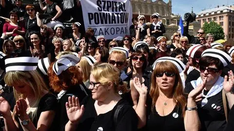 Protest pielęgniarek w Warszawie. 300 złotych podwyżki za mało