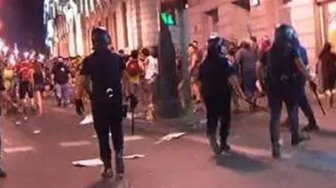 Butelkami w katolików. "Papież to nazista"