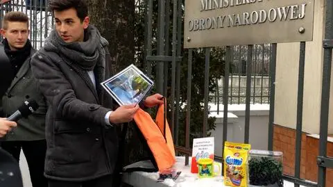 Prezenty od Nowoczesnej dla Bartłomieja Misiewicza
