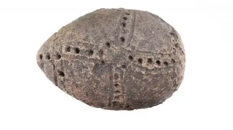 Archeolodzy odkryli unikatową średniowieczną pisankę z motywem krzyży