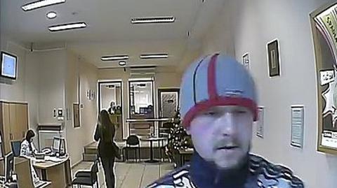 Siedem zuchwałych napadów. Szuka go policja 
