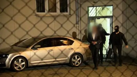 The mayor of Włochy district leaves prosecutor&#039;s office after being presented corruption charges (video from October 29)