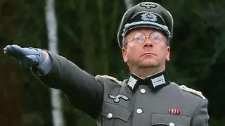 Sam Kelly najbardziej znany był jako kapitan Hans z serialu "Allo, allo!"