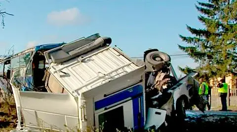Wypadek. Tir uderzył w autobus