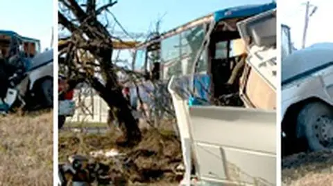 Tir czołowo uderzył w busa, zabici i wielu rannych