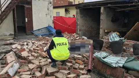 Ściana runęła na pracowników, jeden z nich zginął
