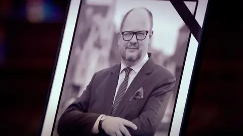 Paweł Adamowicz was stabbed in the heart and through the diaphragm with a knife on January 13, 2019. He died the following day (video from February 15, 2019)