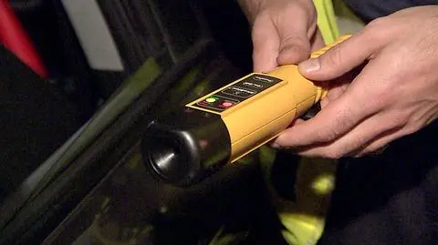 Olsztyn: Pijany zasnął w aucie na drodze