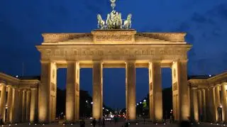 Brama Brandenburska to jeden z najbardziej rozpoznawalnych symboli Berlina