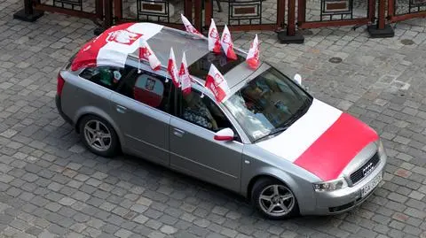 Automobilklub zachęca: flagi na samochodach w rocznicę powstania