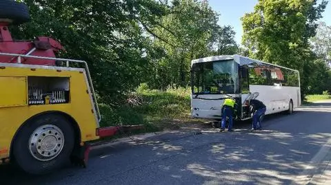 "Zjechał wprost pod autobus szkolny". Pięcioro dzieci w szpitalu