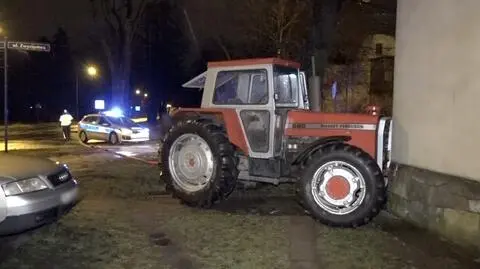 Dolny Śląsk. Chcieli wyrwać bankomat ciągnikiem