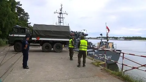 W Świnoujściu saperzy wydobyli i przetransportowali minę