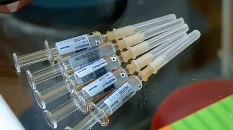 Bezdomni dostawali szczepionkę na grypę, ale ptasią