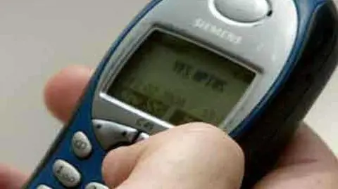Anglicy policję zawidomią sms-em