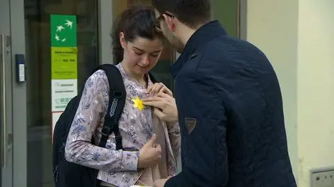 Yellow daffodils mark the 75th anniversary of Warsaw Ghetto Uprising