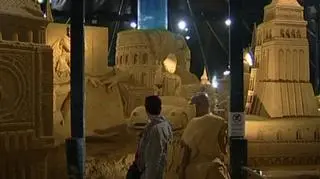 29.05.|Tadż Mahal, Sfinks czy aztecka świątynia - od wczoraj wszystkie te budowle można ogladąć w jednym miejscu w dość niecodziennej formie. W Belgii trwa jeden z najpopularniejszych festiwali rzeźb z piasku. (APTN)