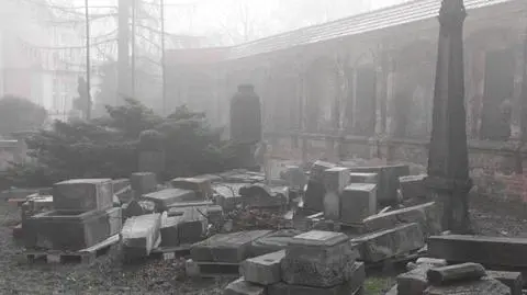 Leszno: Znaleziono zabytkowe nagrobki z XVII - XVIII wieku