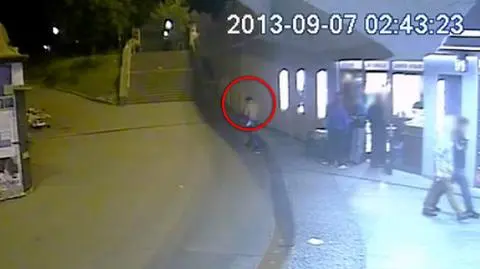 Mężczyzna bez koszulki jest podejrzany o zabójstwo 24-latka w centrum Krakowa