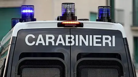 Włochy: zatrzymano 13 fałszywych policjantów okradających turystów