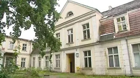 Szefowie Amber Gold nie płacą za dworek. Wróci do gminy?