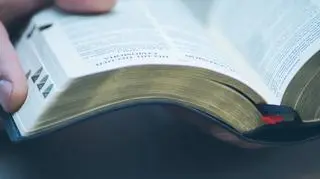 Zmiana została zaobserwowana w czasie, gdy Pekin i Watykan negocjują porozumienie w sprawie ordynacji biskupów