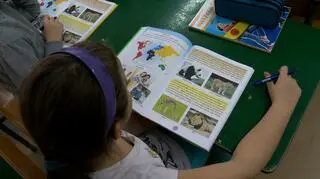 Rząd chce odciążyć domowe budżety rodziców dzieci w wieku szkolnym 