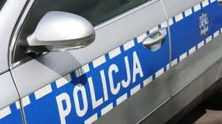 Szef drogówki uderzył w latarnię i uciekł?