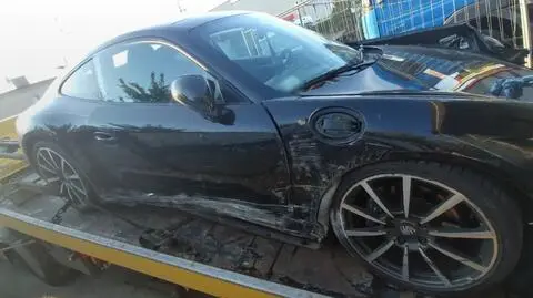 Porsche rozbite na płocie. Policja: ukradł je pracownik myjni