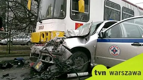 Jechał na dializę. Zderzył się z tramwajem