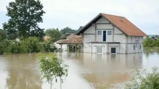 W Bośni w niektórych miejscach stoją nawet 2-3 metry wody