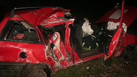 Śląsk: dwa wypadki, dwie ofiary śmiertelne. Kierowca poszukiwany