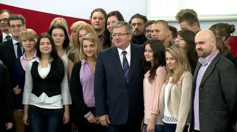 Prezydent Komorowski na spotkaniu z młodzieżą białołęckiego liceum